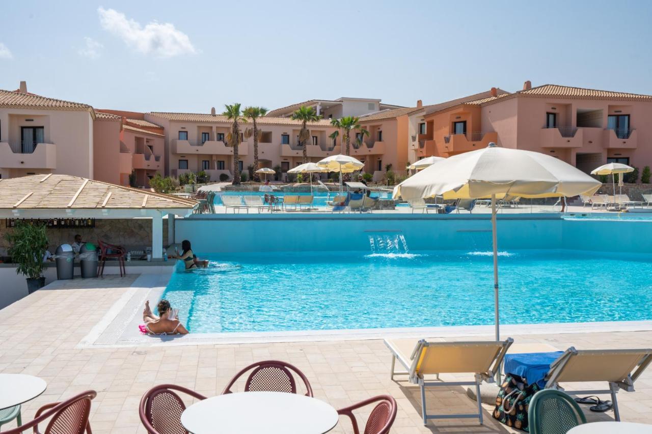 Amareclub Red Sun Village Isola Rossa  Esterno foto