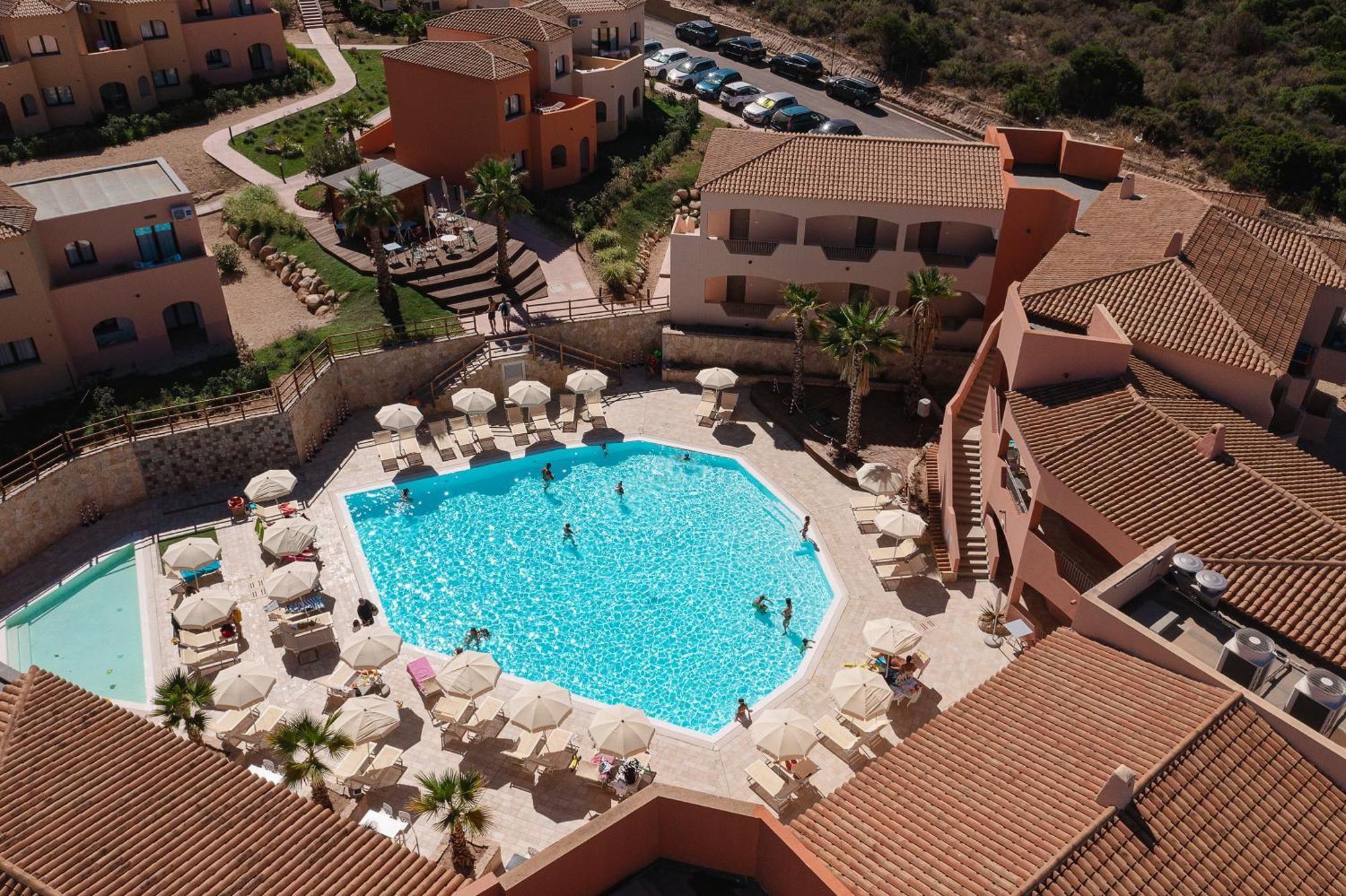 Amareclub Red Sun Village Isola Rossa  Esterno foto