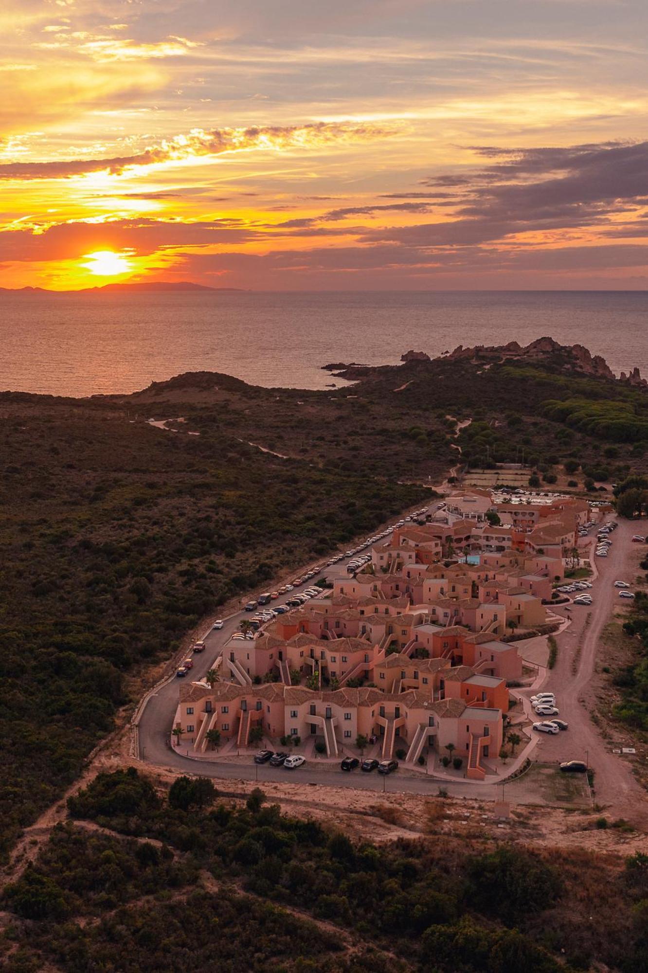 Amareclub Red Sun Village Isola Rossa  Esterno foto